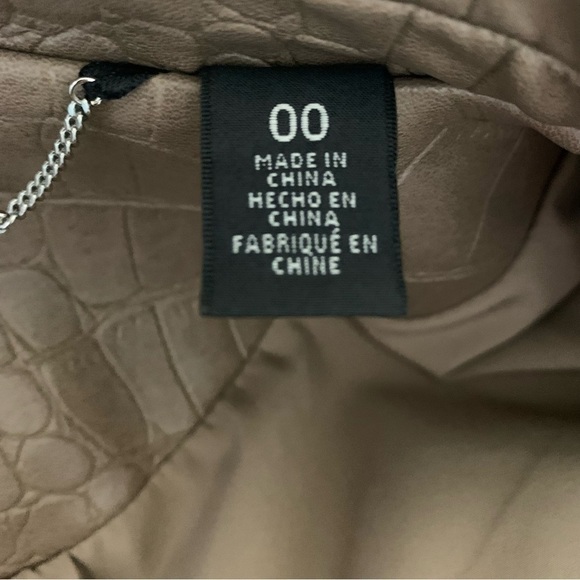 Chico’s Faux Leather Alligator Print Jacket Neutral Color Excellent Condition - Picture 5 of 9